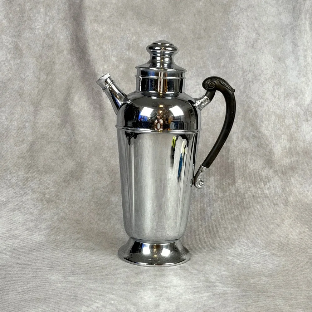 Vintage Art Deco Chrome Cocktail Shaker with Bakelite Handle Mid Century Barware